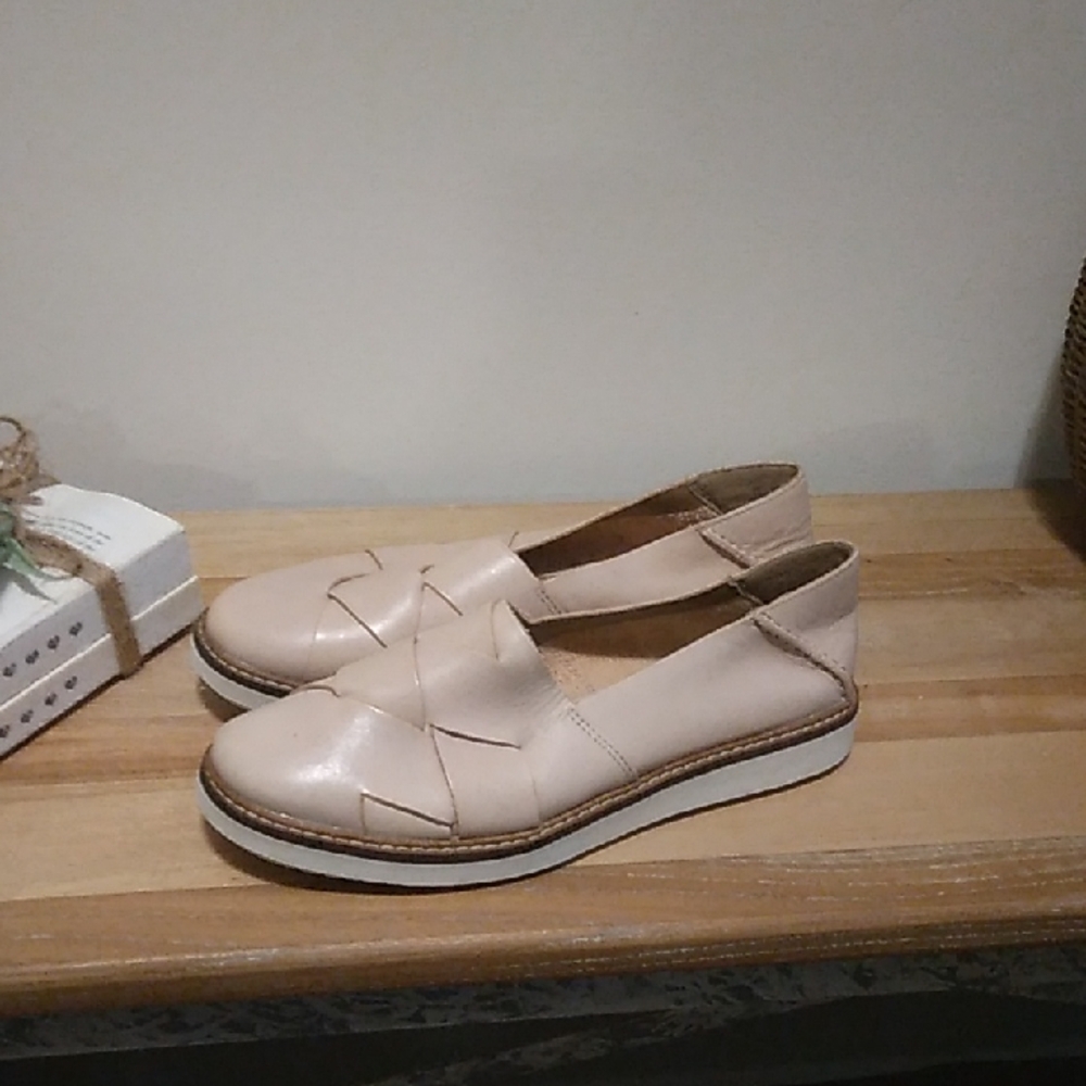 Clarks Women's Light Pink Flats